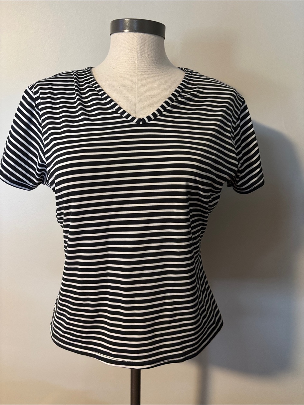 kathy ireland Black and White Striped V-Neck Short Sleeve Tee